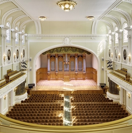 Опустевший зал Московской консерватории